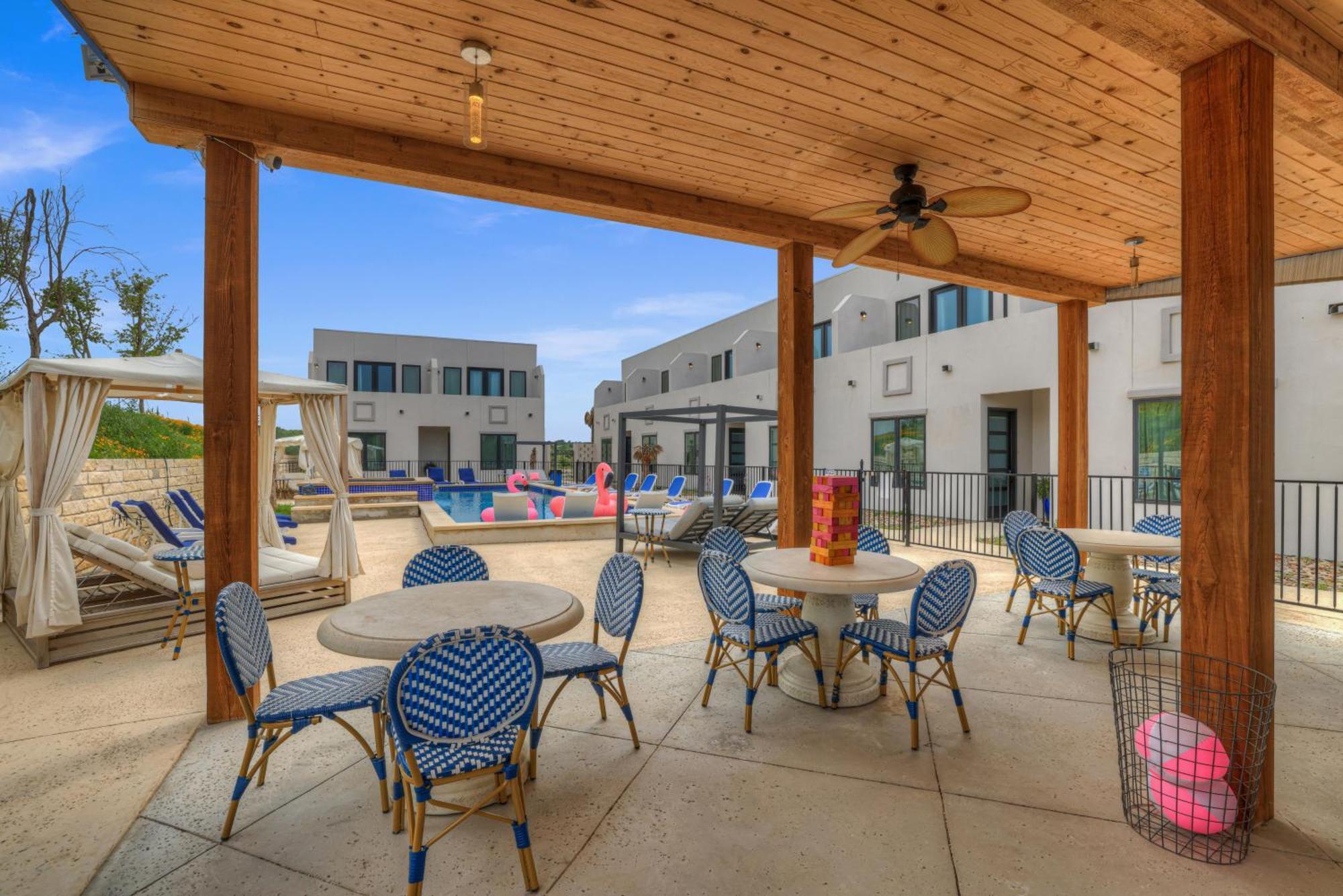 11-Sophia Loren-2Nd Floor-Pool View Johnson City Exterior photo